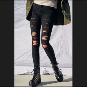 Levi’s Skinny 711 black distressed jeans since 29